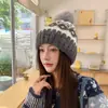 Gorro tejido para mujer, cálido de invierno, con felpa adicional, protección para las orejas, gorro de lana, estilo Fair Isle, con pompón, casual, para ciclismo, gorro pullover