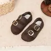 Mocasines Planos para Niñas 2026 Otoño/Invierno Estilo Nuevo Hebilla de Cuero Zapatos de Cuero Cálidos con Terciopelo para Niños Retro Sensación de Alta Gama