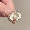 Broche de Perla de Camelia para Mujer, Broche de Nicho de Alta Gama, Ropa de Traje, Accesorios Anti-Exposición, Broche Versátil
