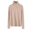 Coleção outono e inverno: Camiseta base de cor sólida, justa e em camadas, com gola contrastante, perfeita para criar um look em camadas estiloso com um suéter de lã