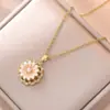 Collar para Mujer Moda Nicho Nuevo Diseño Colgante Celebridad de Internet Flor de Zircón Bauhinia Giratoria Temperamento Collar de Acero Titanio