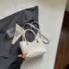 Bolso pequeño súper popular para mujer, nuevo modelo de verano 2026, sensación de lujo ligero y alta gama, bolso cruzado tipo cubo para ir al trabajo