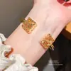 Pulseira Aberta Minimalista Quadrada Vazada Moda Pulseira Estilo Corte Retrô Europeu e Americano com Sensação de Luxo Leve e Alto Padrão