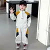 Traje para Menino Outono 2026 Novo Legal Bonito Moletom para Bebê Menino Estilo Coreano Primavera Outono Estilo de Rua Conjunto Esportivo de Duas Peças para Crianças