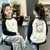 Camiseta Estilosa de Pelúcia com Manga Raglan Longa para Meninas Novo Estilo Outono/Inverno Camada Base para Meninas Pequenas Top com Gola Redonda para Crianças de Tamanho Médio e Grande