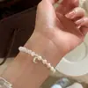Design de Nicho, Contas Imitação Pérola Branca Suaves e Elegantes, Pingente de Lua Prateado e Pulseira de Contas