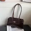 Bolso de axila retro de gran capacidad para mujer, nueva colección otoño/invierno 2026, bolso de hombro con un diseño único, adecuado para ir al trabajo