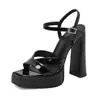 Sapatos femininos pretos de cetim com salto plataforma ultra alto de 13cm e salto grosso, sandálias sexy de bico quadrado aberto para passarela e balada