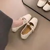 Primer Encuentro con los Zapatos Mary Jane de la Nueva Temporada 2026 con Punta Cuadrada, Remaches, Diseño de Camelia y Plataforma Oculta para Personas Bajitas