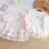 Camiseta infantil de manga curta, novo estilo de verão, top estiloso com babados para bebês, peça externa fina estilo princesa para crianças