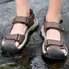 Sandalias talla grande para hombre 2024 verano nuevas sandalias con punta cubierta de cuero sandalias de playa antideslizantes para exteriores para hombre