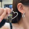 Aretes de amor de pedrería de alta calidad para mujer 2024 nuevos aretes de lujo ligero de moda verano aretes en forma de corazón de moda