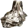 Lenço de Seda Estampado de Leopardo Estampado de Corrente Vintage Seda Imitação Cetim Lenço Quadrado 90cm Camisa de Gola Redonda Lenço Versátil