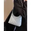 Bolsa pequena acolchoada com corrente versátil para primavera-verão, modelo novo 2026, bolsa de ombro estilo bolinho, bolsa transversal estilosa e elegante