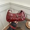 2026 Nuevo Estilo Bolso Cruzado de Hombro Único Tachonado Nicho Retro Chica Picante Color Sólido Texturizado Bolso de Axila Casual para Mujeres Viajes