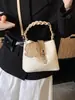 Bolsa de Balde Casual Portátil Transfronteiriça para Mulheres, Nova Bolsa de Ombro Moda Tendência 2026, Bolsa Transversal Simples e Única de Nicho