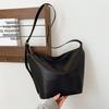 Bolsa de grande capacidade feminina inverno retrô 2024 nova bolsa de ombro multifuncional bolsa de nicho design para viagem bolsa de bolinho