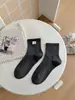 Calcetines de algodón para otoño e invierno para mujer, calcetines de media pantorrilla con bordado de dibujos animados y encaje, calcetines deportivos grises con lindo patrón de cachorro para mujer