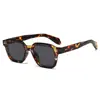 Nuevas gafas de sol cuadradas clásicas europeas y americanas para hombre y mujer, con detalles de remaches, modernas y versátiles, gafas de sol personalizadas para exteriores casuales