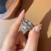 Anel de diamante de luxo da moda Europa e Estados Unidos transfronteiriço ovo de pombo anel de duas peças combinação de anel design feminino senso de alto nível
