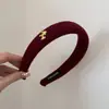 Diadema Roja Versátil para Mujer, Hace que la Cara Parezca Más Pequeña, Accesorio para el Cabello para Año Nuevo, Nuevo Estilo de Otoño e Invierno, Aspecto de Alta Gama, Pinza para el Cabello para Lavarse la Cara