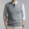 Colete de malha grossa de 340g para homens, novo modelo outono e inverno 2026, suéter masculino de cor sólida para camada base, casual de negócios para meia-idade