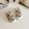 Sandalias para Niños 2025 Verano Nuevo Estilo Punta Cerrada Niños y Niñas Zapatos de Playa Versátiles Suela Suave Sandalias Casuales para Niños