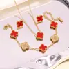 Set de Pulsera, Collar y Aretes de Acero Titanio Chapado en Oro con Diamantes, Lujo Ligero, Sensación de Alta Gama, Joyería Popular de Nicho