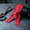 Fábrica de Origen #8 Cremallera de resina circular tipo O, dientes de goma engrosados, de doble cabezal, bidireccional, apertura doble en ambos extremos, rojo brillante