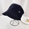 Gorro fino de primavera y otoño para mujer, gorra versátil de ala corta retro, elegante y chic, con diseño de cordón para un look casual
