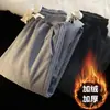 Pantalones de hombre, nueva colección otoño/invierno 2026, corte holgado, estilo deportivo y casual, tejido de pana, forrados de polar, engrosados, pierna recta, pantalones largos