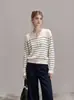 Suéter de tricô listrado de manga longa estilo francês para mulheres, uma camada interna estilosa e única para primavera e outono, um top pullover