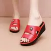 2026 Nuevo Estilo Moda Exterior para Mujeres de Mediana Edad Cuña Alta Zapatos de Verano para Mamá Chanclas Antideslizantes de Suela Gruesa para Mujeres
