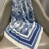 Rouyun Lenço Quadrado de Seda com Estampa de Flores de Rosa Tecido Twill Seda Sintética 90cm Lenço Simples Fabricante Atacadista de Lenços