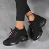 Zapatillas Deportivas de Punto Volador Transfronterizas 2025 Nuevo Estilo Verano Aumentadoras de Altura para Mujer Zapatos de Malla Blancos Casuales Zapatos de Papá Modernos