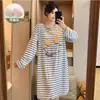 Camisola de Manga Comprida com Gola Redonda para Primavera e Outono com Bojos, Roupa de Dormir Canelada de Seda Gelada, Estilo Verão Fino, Tamanho Grande, Pode Ser Usada Fora de Casa como Roupa de Casa