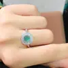 Anel de Esmeralda Colombiana Puro Natural com Alta Clareza Pedra Principal Tamanho Aprox. 6*6mm Prata de Lei 925 Cravação de Precisão
