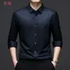 Nova camisa masculina de outono de alta qualidade em mistura de seda, moda executiva de manga comprida, não amassa, listrada, casual masculina