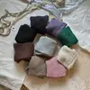 Calcetines nuevos para mujer de otoño e invierno, calcetines retro de color liso de doble aguja, calcetines de moda de seda dorada y plateada, hilo grueso, calcetines cómodos de rizo, calcetines de longitud media