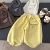 2026 Ropa Infantil Pantalones Deportivos para Niños Ropa de Otoño Pantalones Unisex para Niños y Niñas Versátiles Beige Largos Modernos Casuales Comercio Exterior