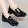 Mocasines elegantes para mujer sin cordones, nuevo modelo de otoño 2026, zapatos de cuero estilo británico para estudiantes JK para mujer con suela blanda