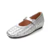 Zapatos Planos Tejidos de Cuero de Moda de Nicho de 4 cm Nuevos para Primavera y Otoño 2026 Zapatos de Abuela de Punta Redonda con Suela Plana y Correa Única para Mujer