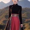 Novas roupas femininas chinesas vermelho cavalo-face saia terno primavera alta qualidade veludo top brindando roupas dragão ano novo roupas hanfu