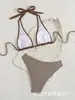 Comercio Electrónico Transfronterizo se Especializa en Suministrar Lotes Directos de Fábrica en Stock de Bikinis Sexys Europeos y Americanos Populares con Correas de Cuello Halter