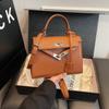 Bolsa Kelly Portátil de Tecido Costurado Feminina 2025 Nova Casual Versátil Bolsa de Ombro Moda Bolsa Transversal para o Dia a Dia Bolsa Feminina
