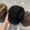 Chapéu de Outono e Inverno Quente de Camurça com Pelo Afiado Emagrecedor para Mulheres Versátil Casual Personalidade Boina de Aba Curta