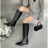 Primeiro Encontro Outono/Inverno Bico Fino Botas Longas para Mulheres 2026 Novo Estilo Salto Fino Salto Médio Sexy Versátil Acima do Joelho Emagrecedoras Botas Altas