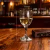 Venta al por mayor de fábrica transparente blanco alto copa pequeña copa de vino hotel bar KTV comúnmente usada exquisita vidrio pequeña copa de vino tinto