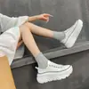 Zapatos de lona para mujer 2026 verano nuevo estilo zapatos que aumentan la altura punta redonda con cordones suela gruesa casual zapatillas blancas zapatos individuales para mujer