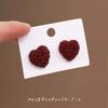 Pendientes de corazón con textura estilo Mori retro de Hong Kong, estilo simple, de alta gama, con forma de corazón de Ankora rojo y amor puro.